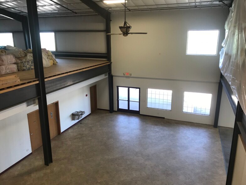 More Photos Of 209 County Road 156, Albany Showroom For Sale