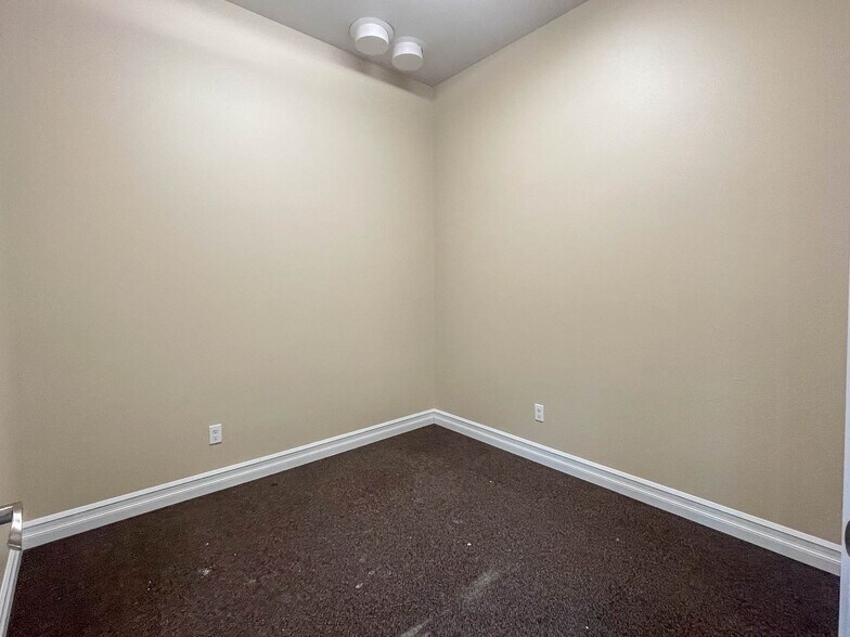 More Photos Of 2198 NE Stephens St, Roseburg Medical For Sale