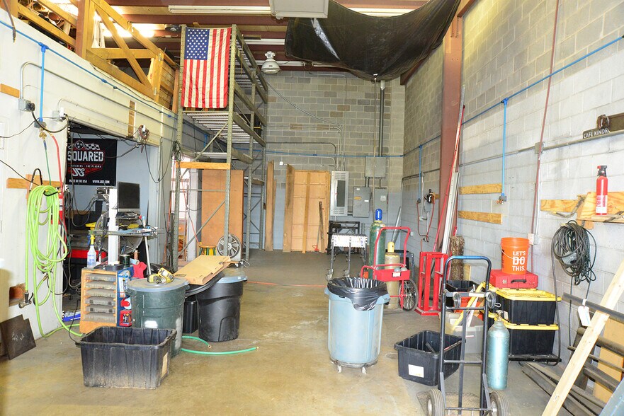 More Photos Of 9107 Industry Dr, Manassas Park Warehouse For Lease