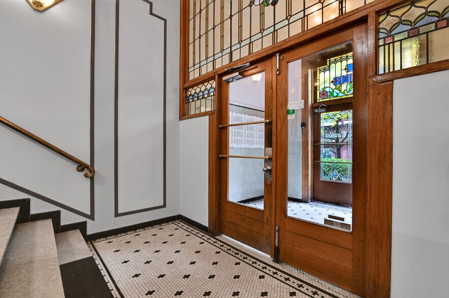 More Photos Of 61 Cartier St, Ottawa Apartments For Sale
