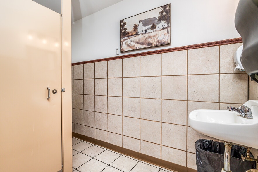 More Photos Of 3410 County Road HHH, Cuba City Bar For Sale