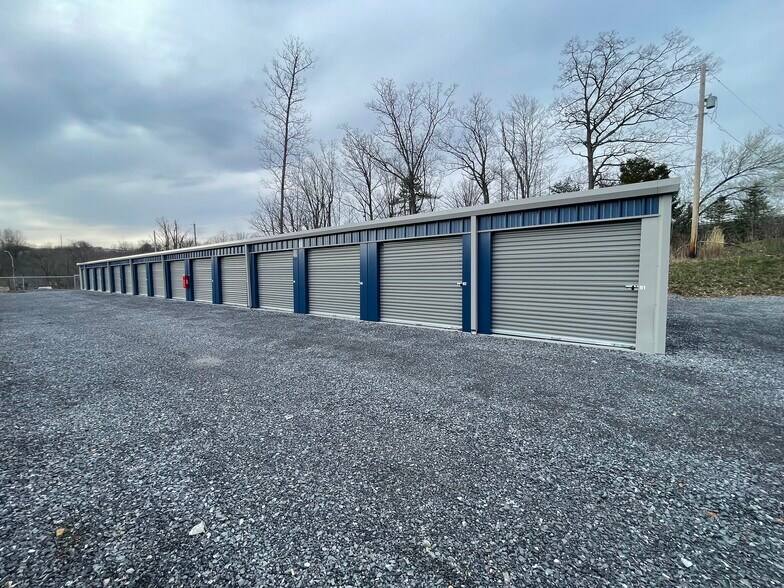 More Photos Of 1122 Amelia Ave, Altoona Self Storage For Sale