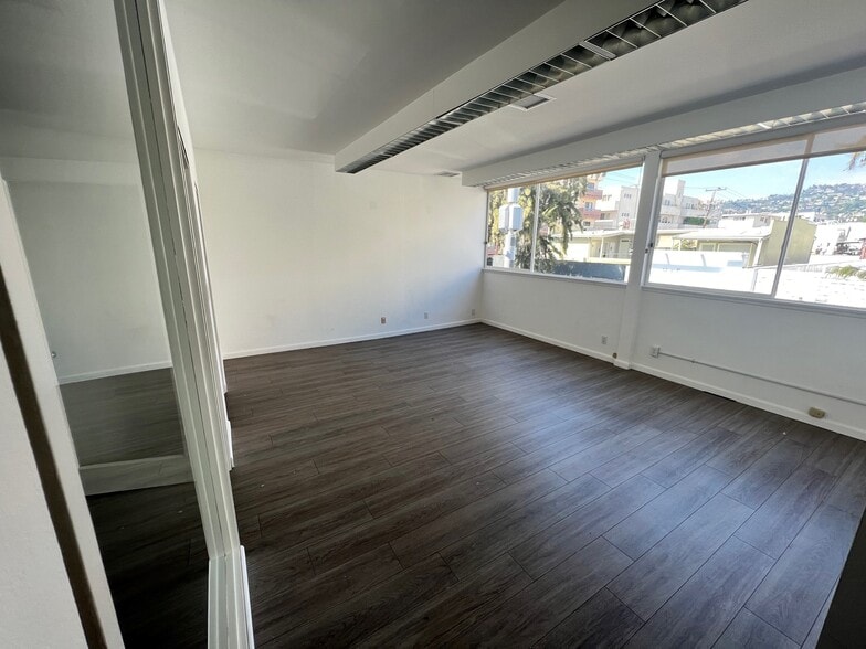 More Photos Of 101-109 S Robertson Blvd, Los Angeles Loft Creative Space For Lease