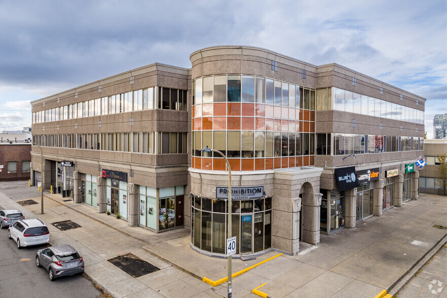 Primary Photo Of 9250-9256 Boul de l'Acadie, Montréal Office For Lease