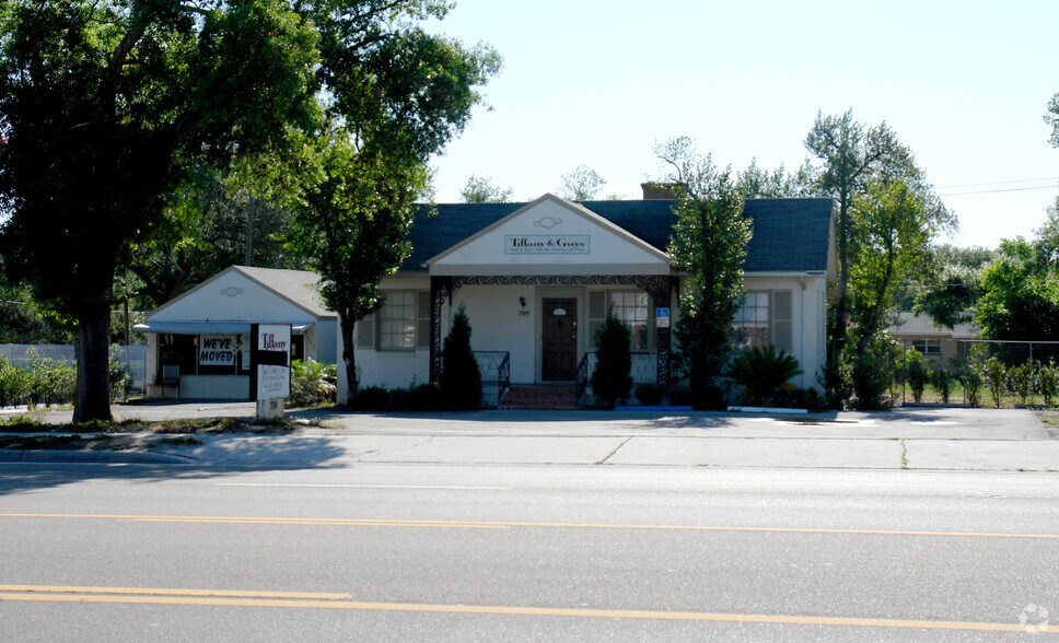 More Photos Of 709 N Church St, Mulberry Freestanding For Sale