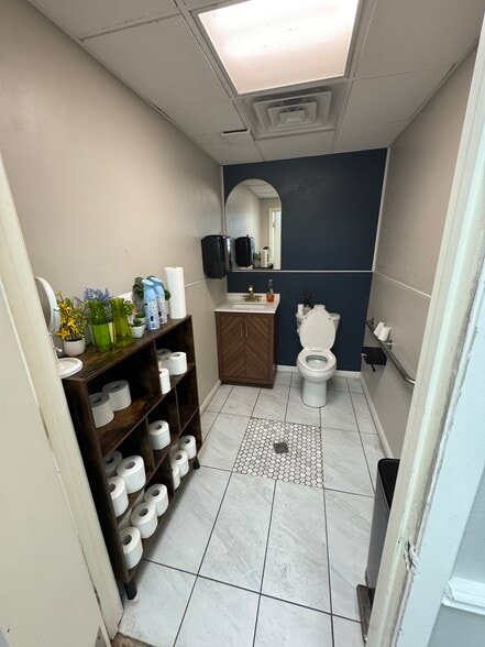 More Photos Of 3001 Alta Mere Dr, Fort Worth Auto Dealership For Lease