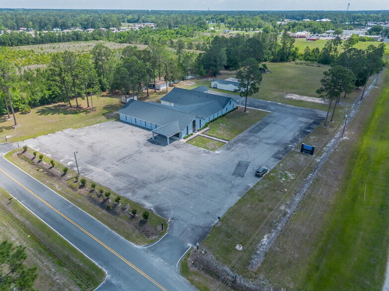 More Photos Of 128 University Blvd, Waycross Flex For Sale