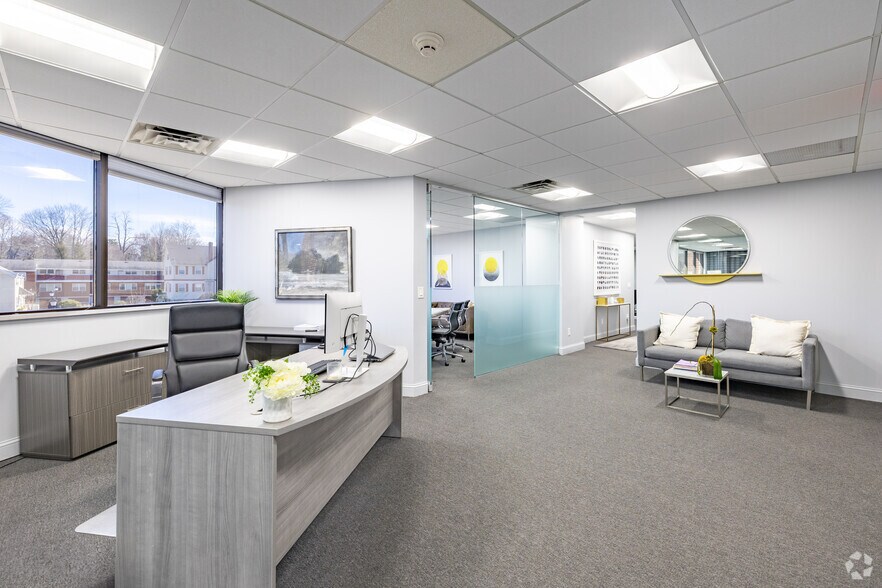 More Photos Of 427 Bedford Rd, Pleasantville Office Residential For Lease