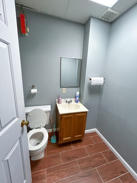 More Photos Of 2651 Cameron St, Mobile Office Residential For Lease