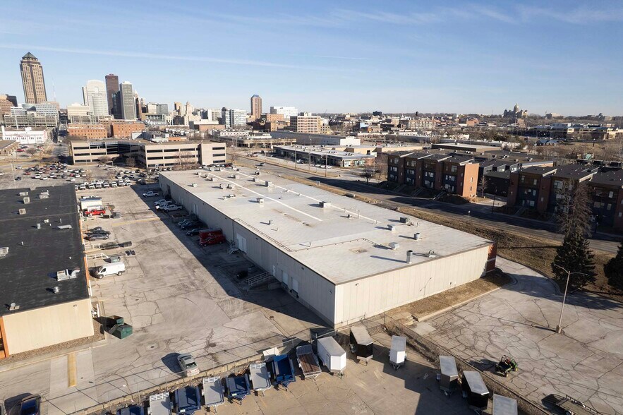 More Photos Of 600 SW 7th St, Des Moines Flex For Lease
