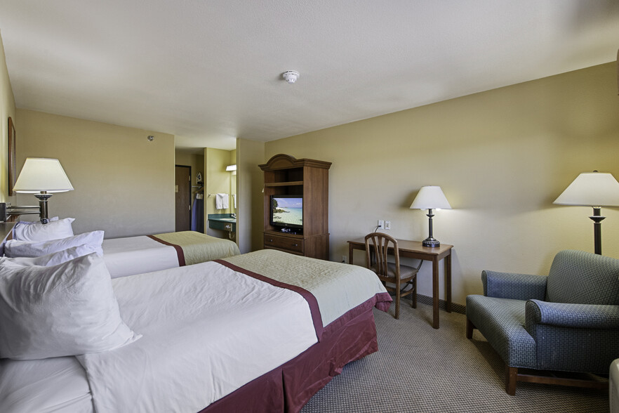 More Photos Of 1424 W Pine St, Pinedale Hotel For Sale