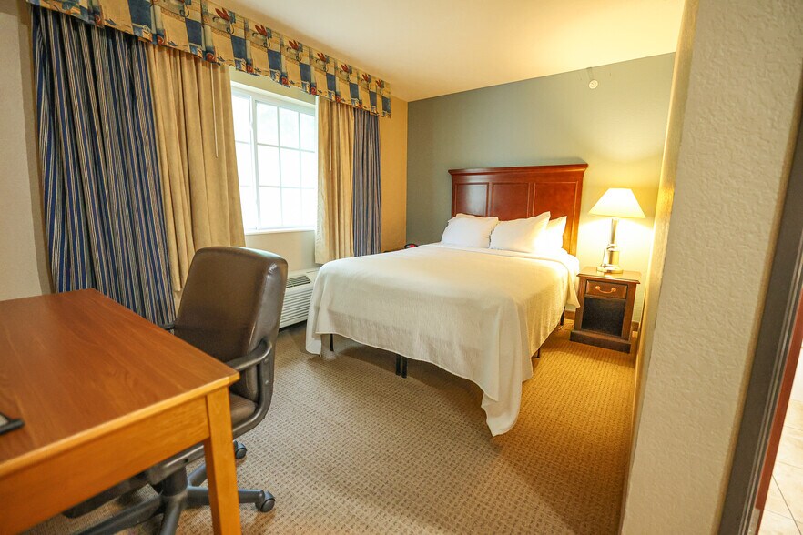 More Photos Of 625 W Washington St, Pittsfield Hotel For Sale