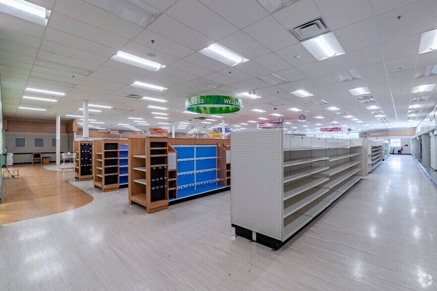 More Photos Of 1615 Main St, Susanville Drugstore For Lease