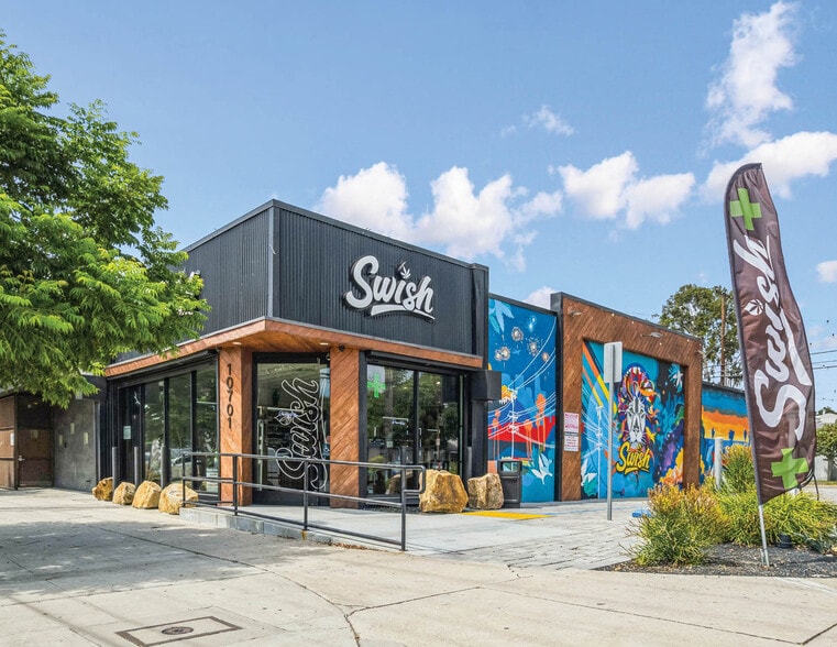 More Photos Of 10701 Burbank Blvd, North Hollywood Storefront For Sale