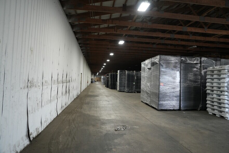 More Photos Of 610 W 9th Ave, Monmouth Flex For Lease