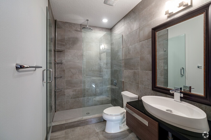 More Photos Of 2100 N Orange Ave, Orlando Medical For Sale