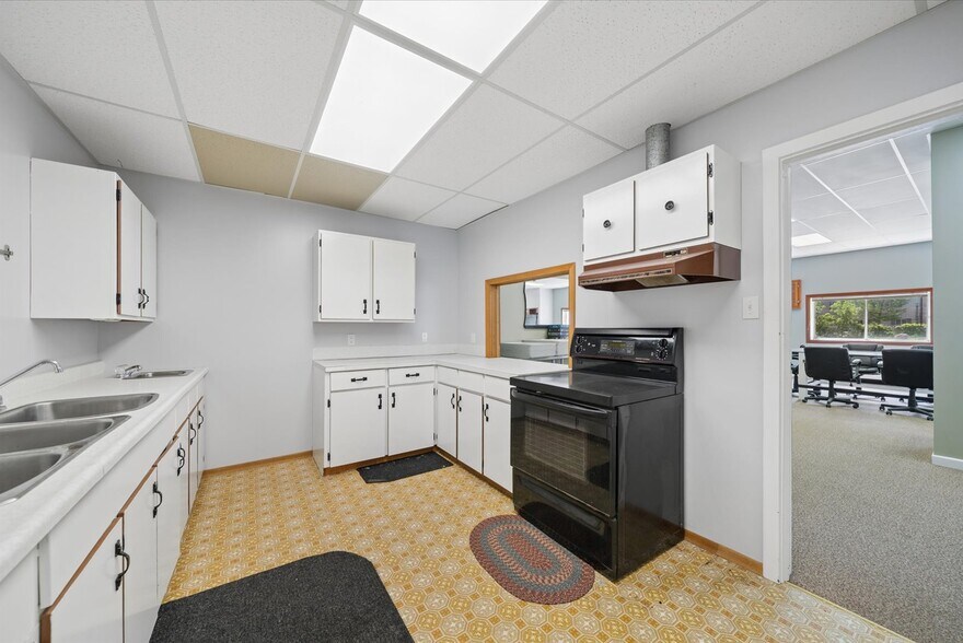 More Photos Of 21 Ann St, Brock Office For Sale