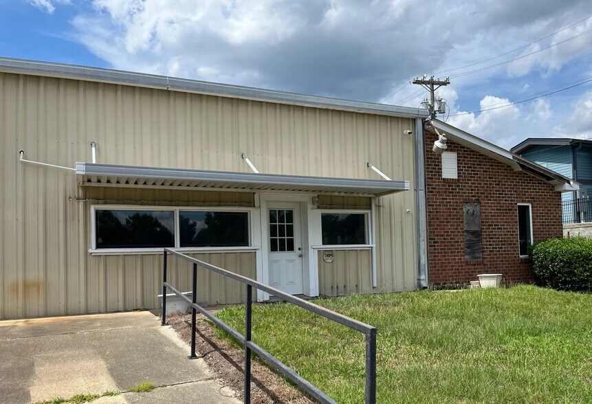 Primary Photo Of 3802 W Vernon Ave, Kinston Light Distribution For Sale