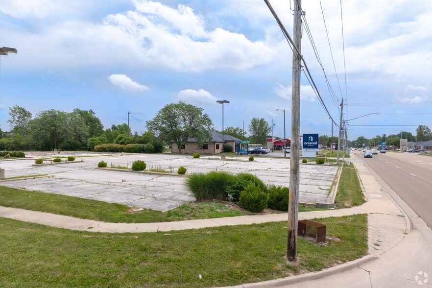 More Photos Of 4390 N Illinois St, Swansea Land For Sale