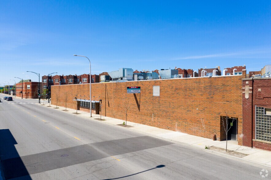 Primary Photo Of 3220 W Grand Ave, Chicago Restaurant For Lease