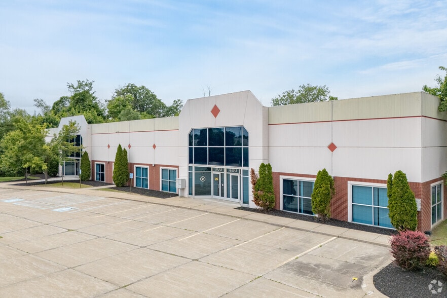 Primary Photo Of 3784 Commerce Ct, North Tonawanda Light Distribution For Lease