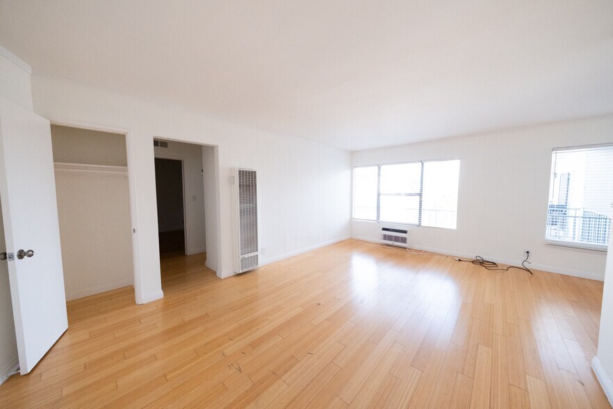 More Photos Of 240 S Doheny Dr, Beverly Hills Apartments For Sale