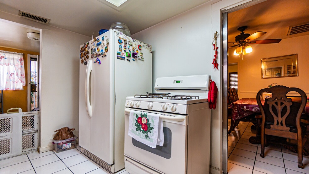 More Photos Of 4656 Floral Dr, Los Angeles Industrial For Sale