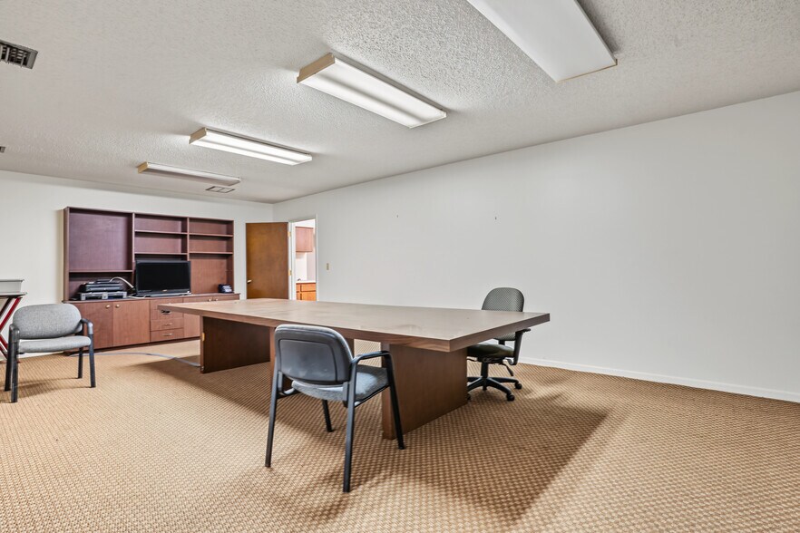 More Photos Of 12625 40th St N, Clearwater Warehouse For Sale