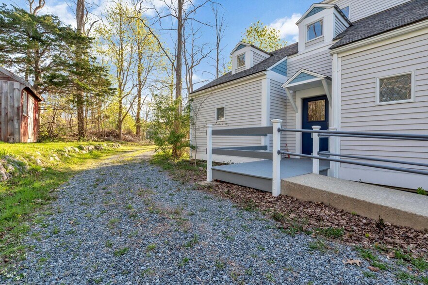 More Photos Of 1049 Main St, West Barnstable Medical For Sale