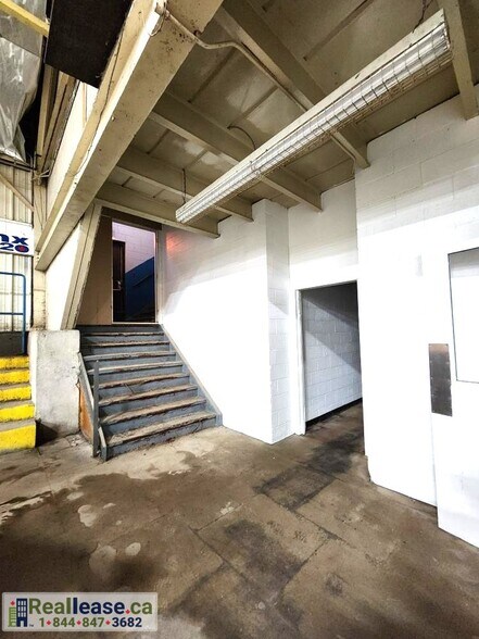 More Photos Of 37 E Victoria St, North Huron Sports And Entertainment For Lease