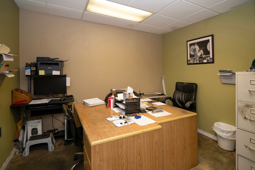 More Photos Of 344 Main Rd, Vineland Freestanding For Sale