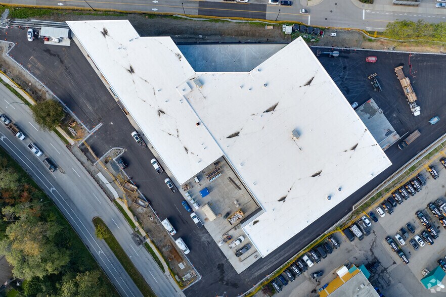 More Photos Of 3855 Wayburne Dr, Burnaby Flex For Sale