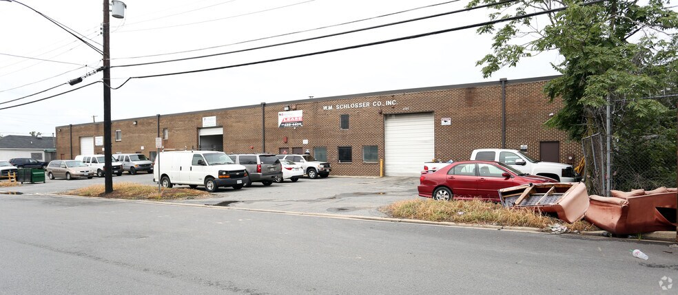 More Photos Of 2502-2506 51st Ave, Hyattsville Warehouse For Lease