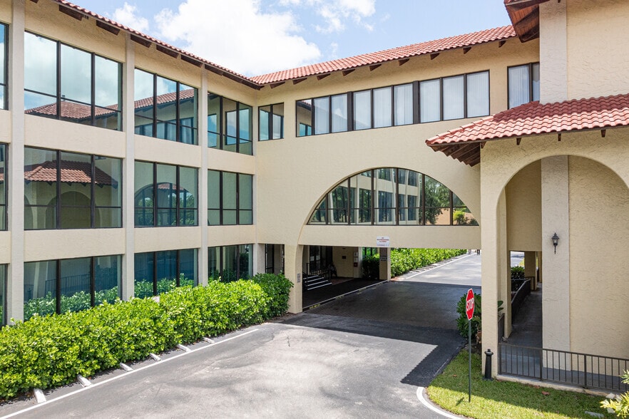 More Photos Of 6801 Lake Worth Rd, Greenacres Medical For Sale