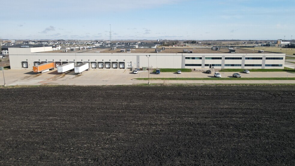 More Photos Of 250 NW 10th St, Waukee Warehouse For Sale