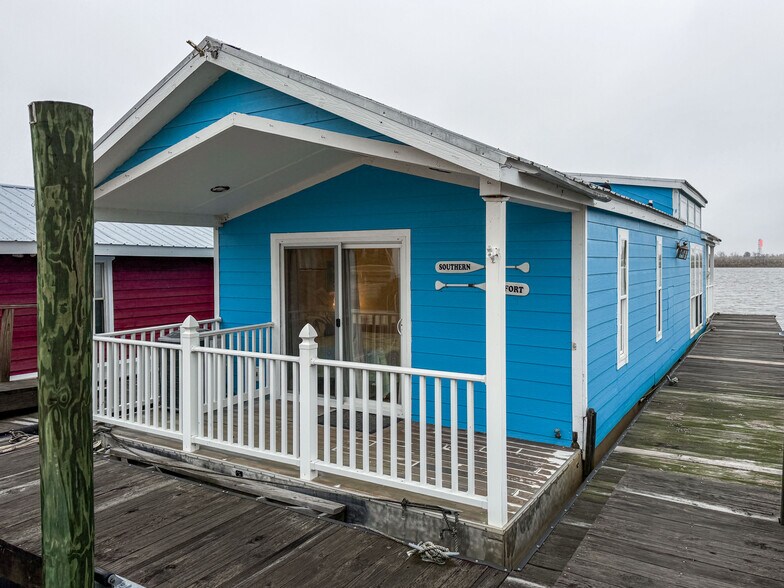 More Photos Of 309 Water St, Apalachicola Marina For Sale
