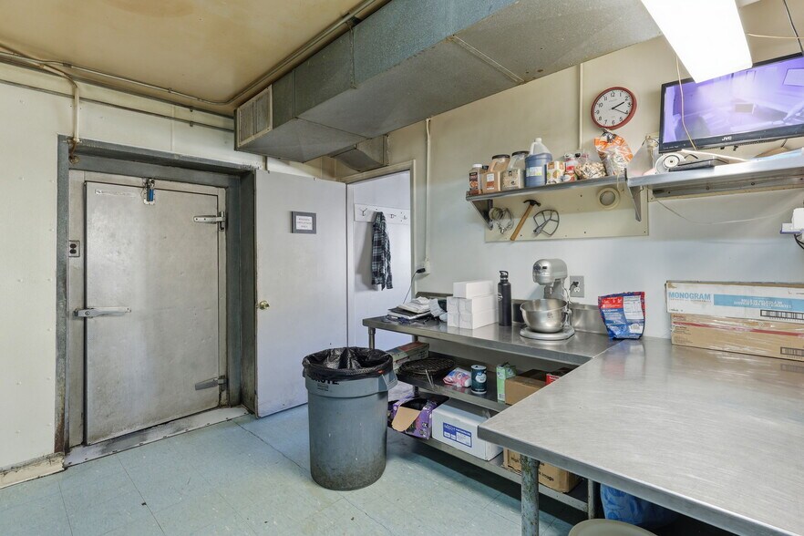 More Photos Of 228 N Jefferson St, Hastings Restaurant For Sale