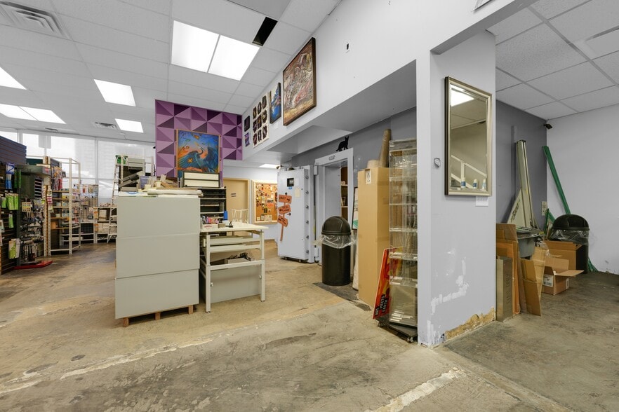 More Photos Of 953 Brunette Ave, Coquitlam General Retail For Sale
