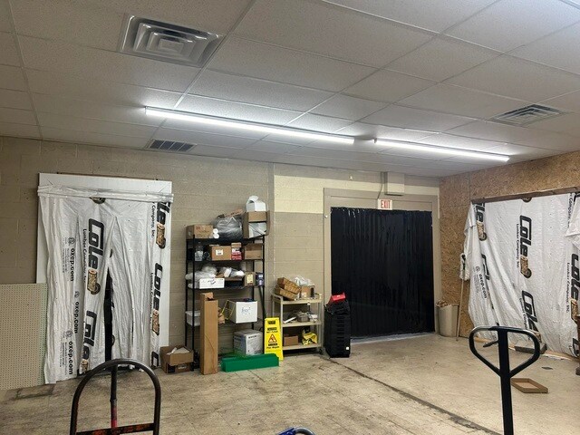 More Photos Of 120 S Monroe St, Golconda Supermarket For Sale