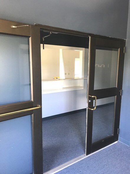 More Photos Of 2051 Northwestern Pike, Winchester Bank For Lease