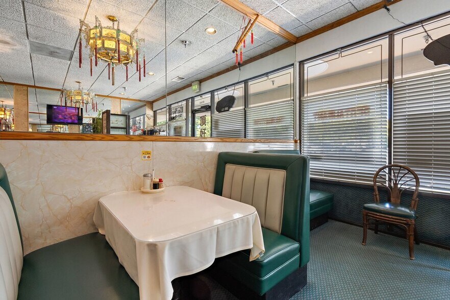 More Photos Of 640-650 W Covell Blvd, Davis Restaurant For Lease