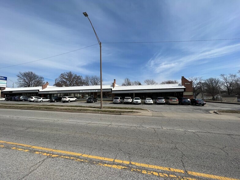 More Photos Of 815 N Noland Rd, Independence Unknown For Lease