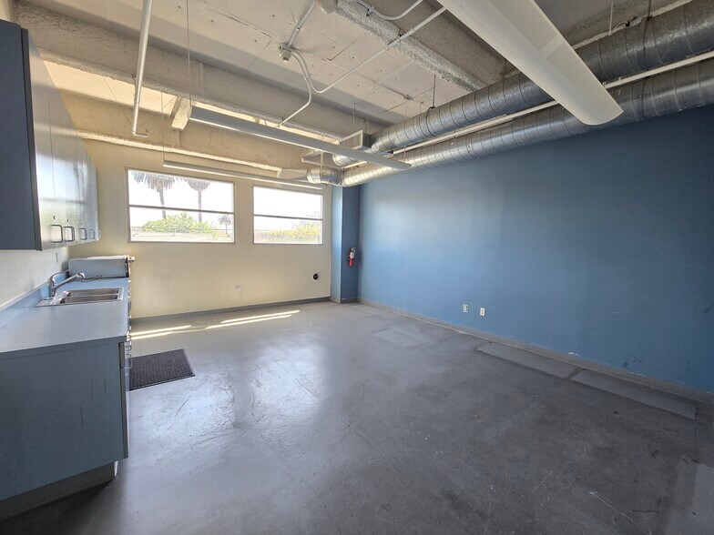 More Photos Of 1512 W Slauson Ave, Los Angeles Office For Sale