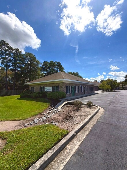More Photos Of 413 W Montgomery Cross Rd, Savannah Office For Sale
