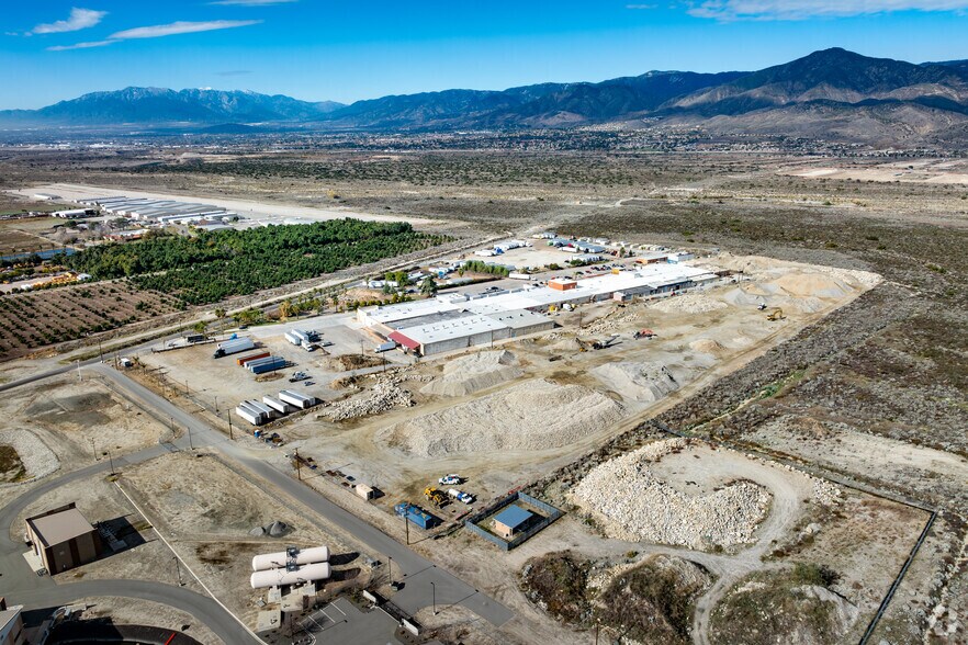 More Photos Of 9441-9477 N Opal Ave, Mentone Distribution For Lease