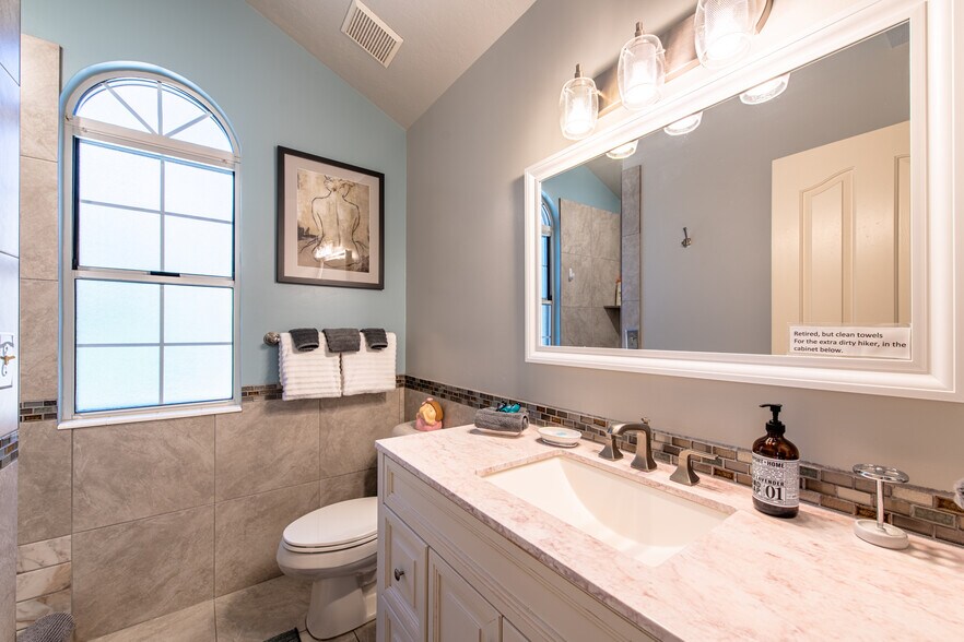More Photos Of 29 Canyon View Dr, Springdale Hospitality For Sale