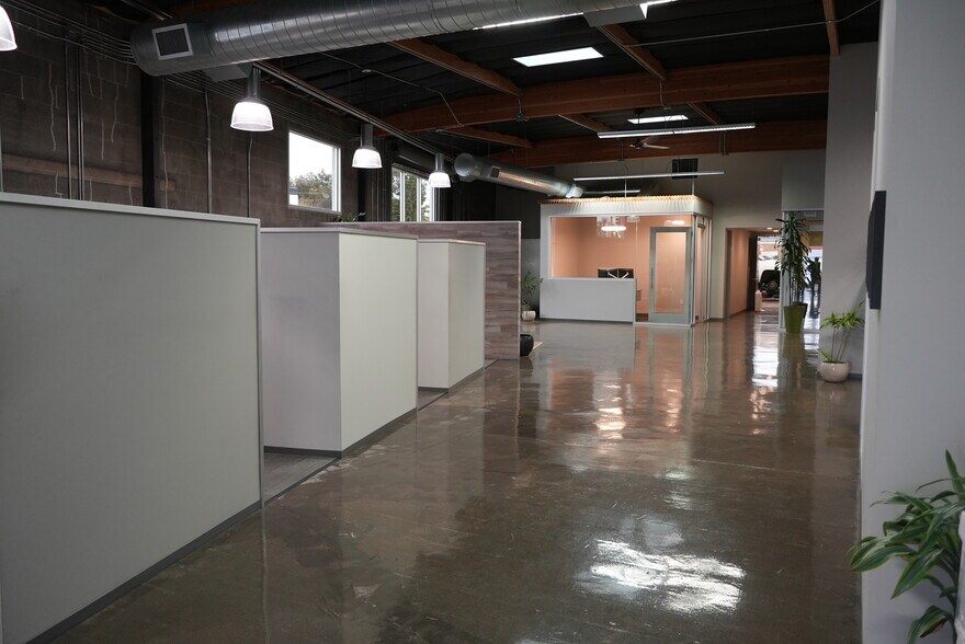 More Photos Of 18314 S Broadway St, Gardena Light Manufacturing For Lease