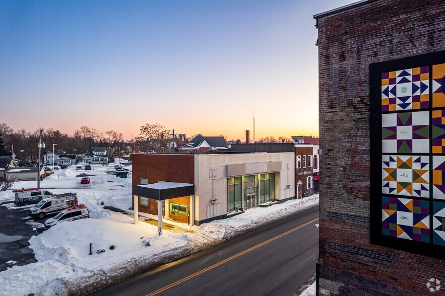 More Photos Of 30 E Main St, Geneva General Retail For Lease