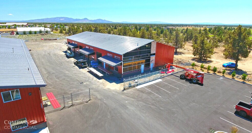 More Photos Of 4620 SW 23rd St, Redmond Warehouse For Lease