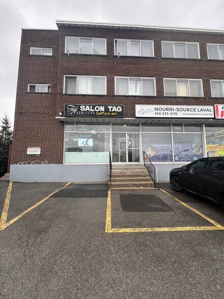 Primary Photo Of 548 Boul Laval, Laval General Retail For Lease